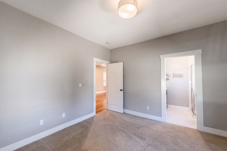 Photo 9 of 41 of 3210 San Jose Way, Sacramento, CA