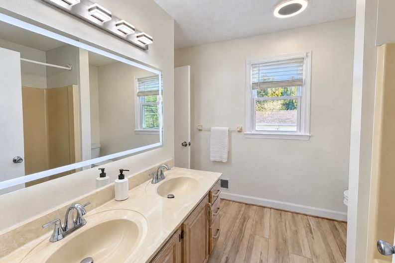 Photo 9 of 21 of 3907 Prosperity Ave, Fairfax, VA