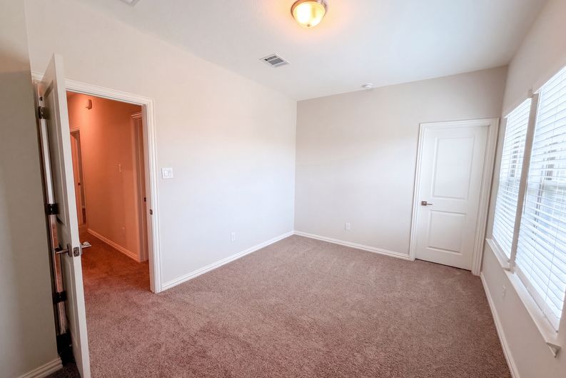 Photo 18 of 22 of 1448 Martingale Ln, Forney, TX