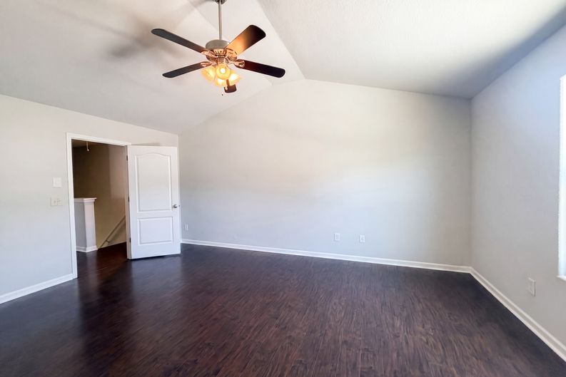 Photo 9 of 17 of 4034 Rosfield Dr, Charlotte, NC