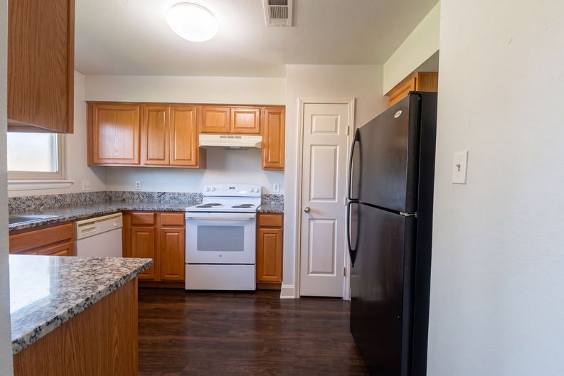 Photo 8 of 18 of 505 Mount Vernon Dr, La Place, LA