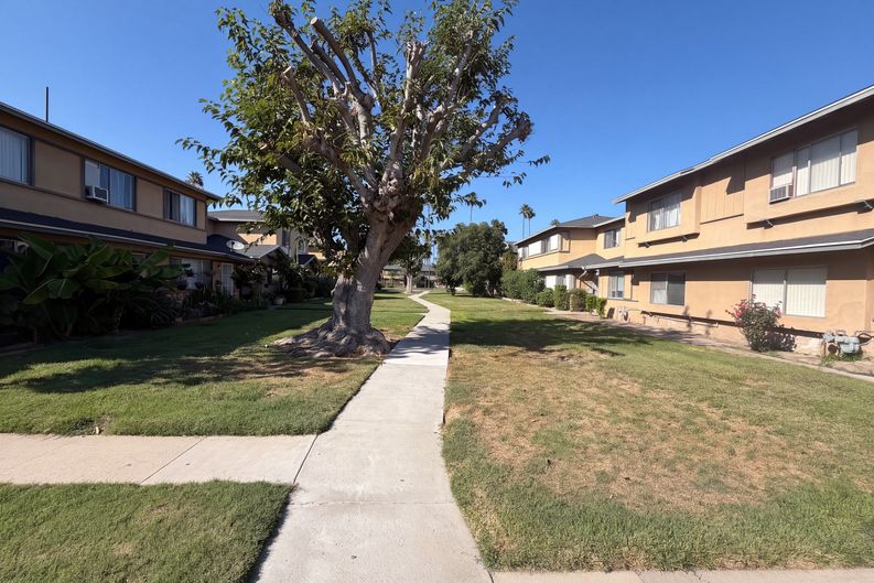 Photo 28 of 33 of 12927 Lariat Ln, Norwalk, CA