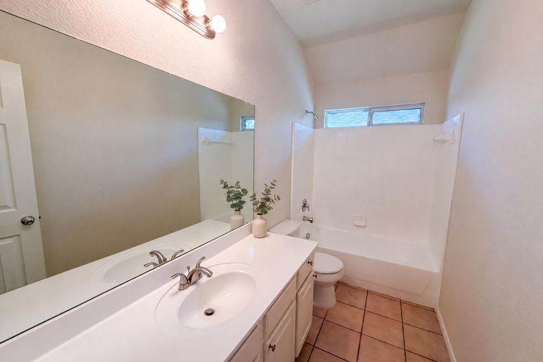 Photo 11 of 16 of 6401 Marquett Dr, Rowlett, TX