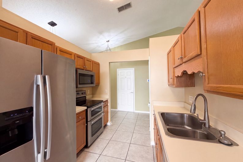 Photo 14 of 25 of 5414 Astor St, Leesburg, FL