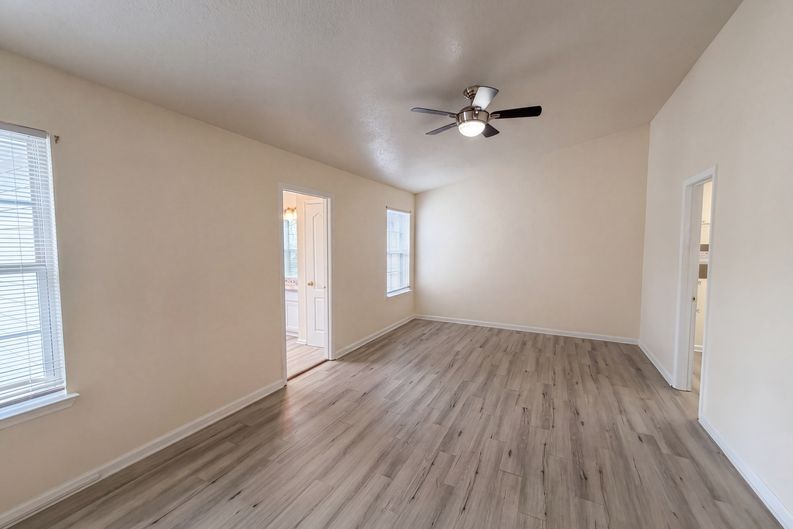 Photo 4 of 18 of 5080 Windsor Forrest Ln, Atlanta, GA