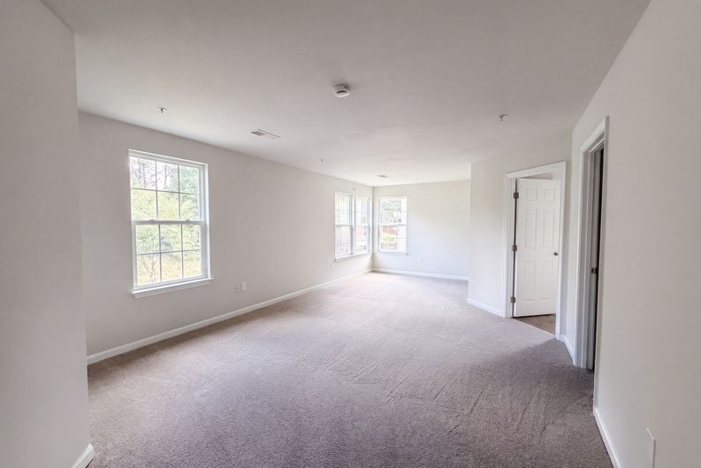 Photo 4 of 24 of 5108 Griffendale Ln, Upper Marlboro, MD