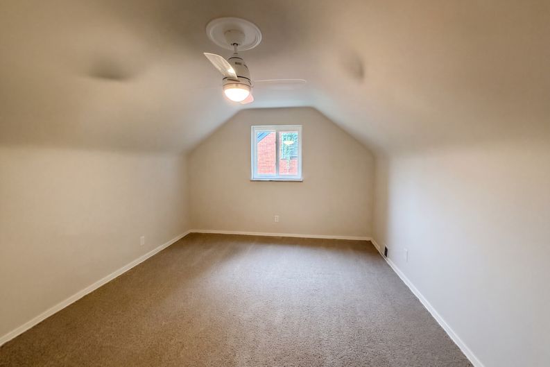 Photo 11 of 21 of 9122 Neil Dr, Cincinnati, OH