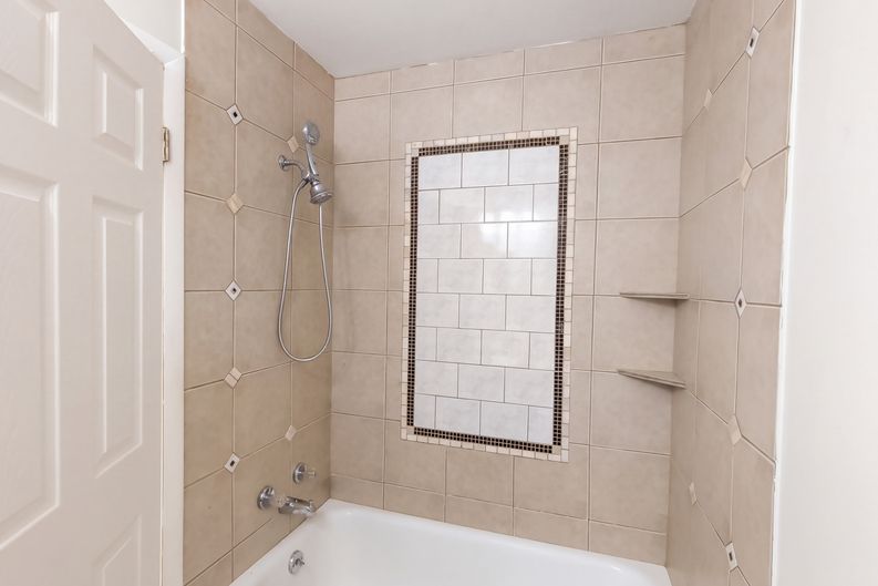 Photo 16 of 24 of 13807 Elsetta Ave, Cleveland, OH