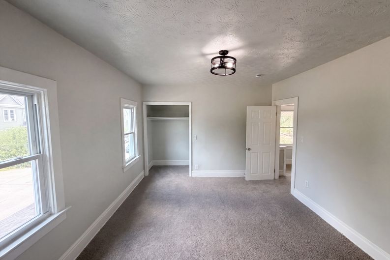 Photo 11 of 23 of 926 Ellsworth Ave, Columbus, OH