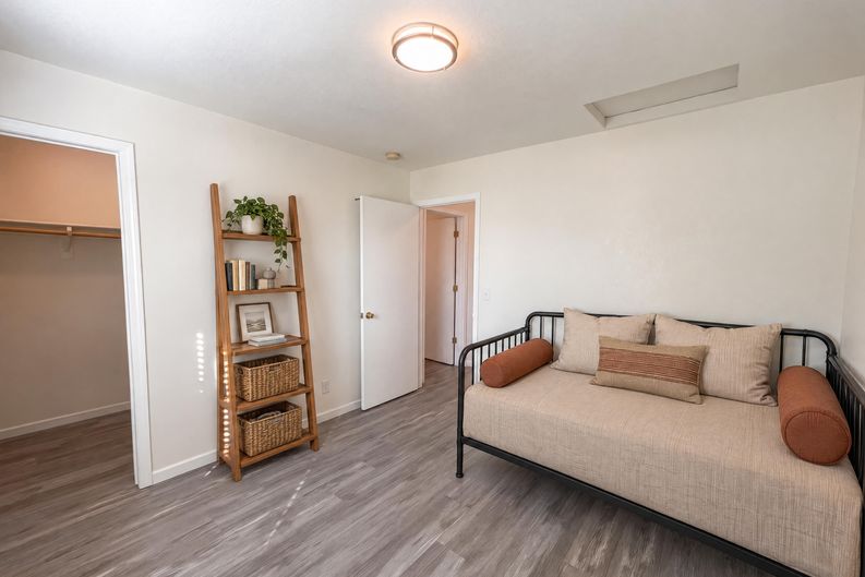Photo 11 of 19 of 1864 Woodland Dr, Yuba City, CA