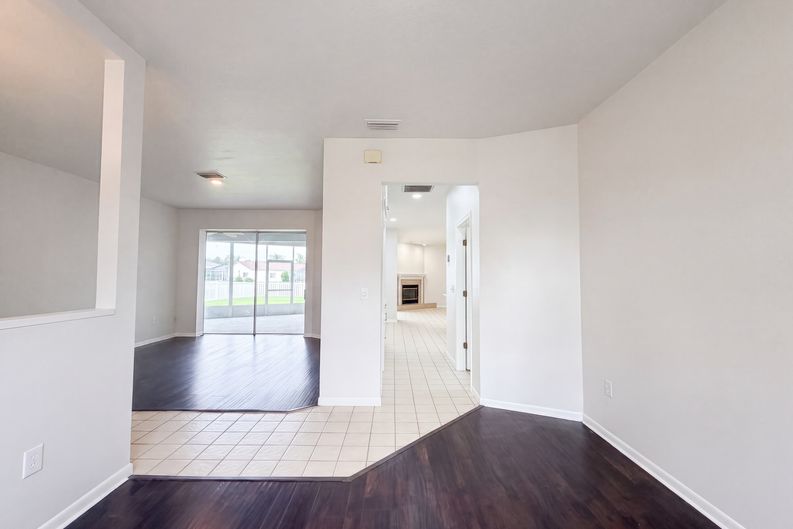 Photo 9 of 28 of 12919 Prestwick Dr, Riverview, FL