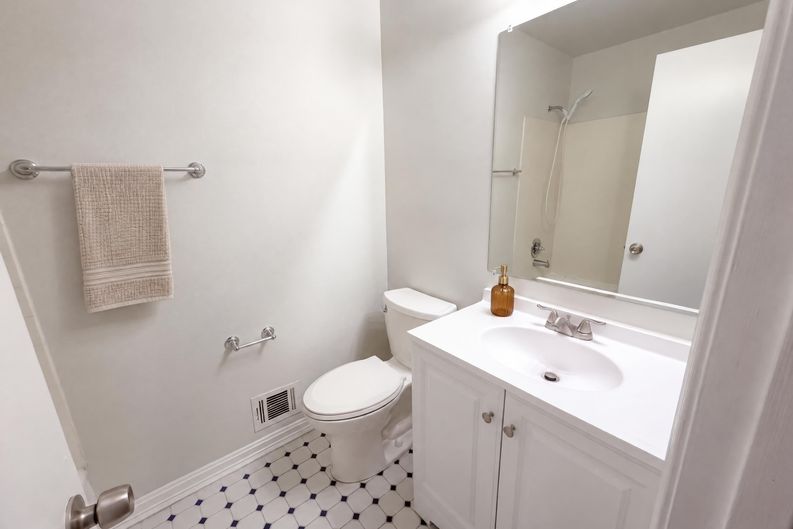Photo 13 of 27 of 8303 Snowden Oaks Pl, Laurel, MD