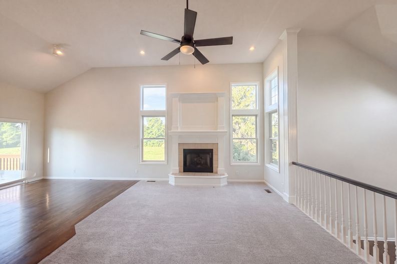 Photo 3 of 25 of 7825 W 143rd Pl, Overland Park, KS