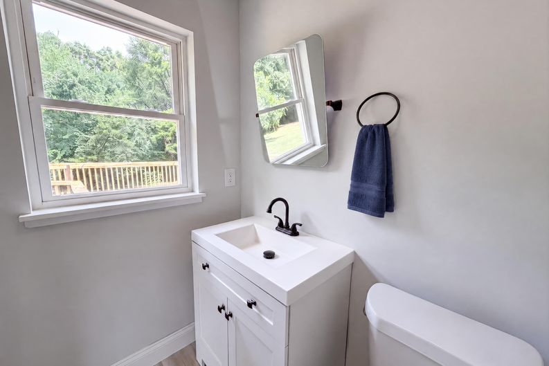 Photo 16 of 21 of 704 Morningside Dr, Mount Holly, NC