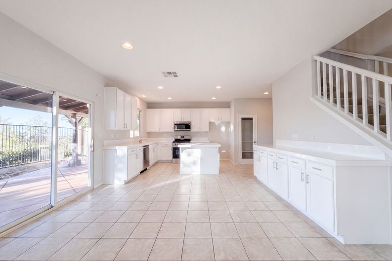 Photo 11 of 35 of 2423 Carolyn Dr, Palmdale, CA