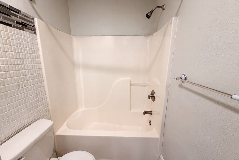 Photo 16 of 22 of 3423 Willow Crest Ln, Dallas, TX