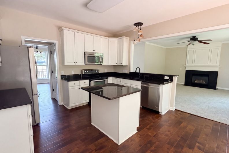 Photo 6 of 21 of 7744 Epping Forest Dr, Huntersville, NC