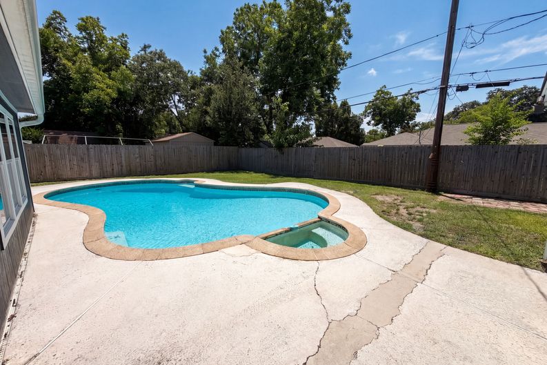Photo 25 of 26 of 910 Luella Ave, Deer Park, TX