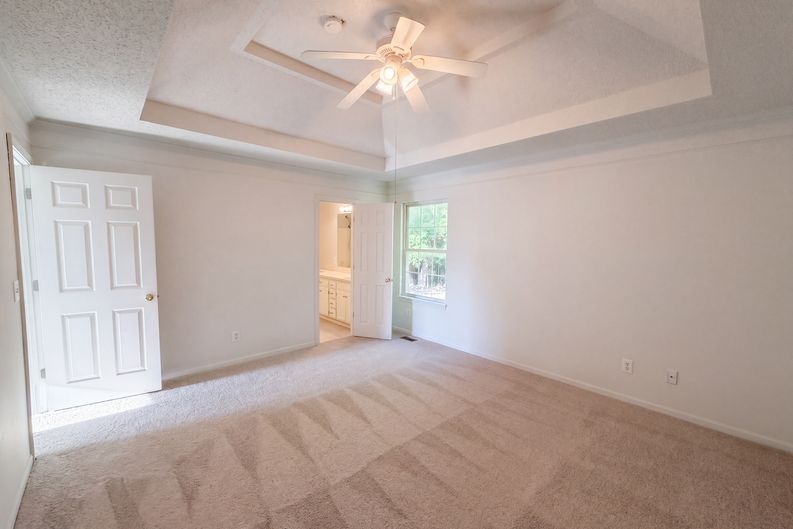 Photo 4 of 25 of 801 Courtland Ct, Belton, MO