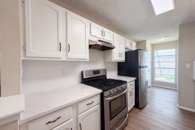 Photo 10 of 17 of 5602 Briarwood Forest Dr, Houston, TX