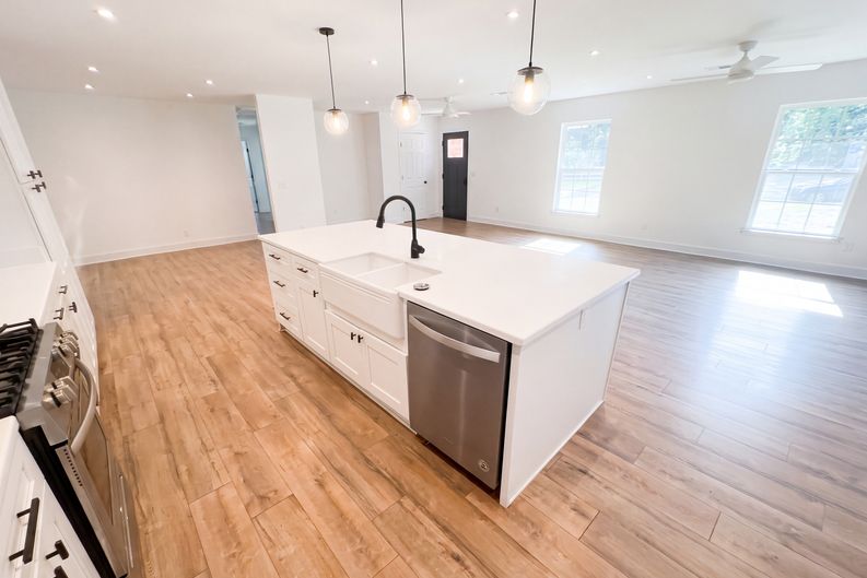 Photo 7 of 26 of 1625 Windsor Dr, Waycross, GA