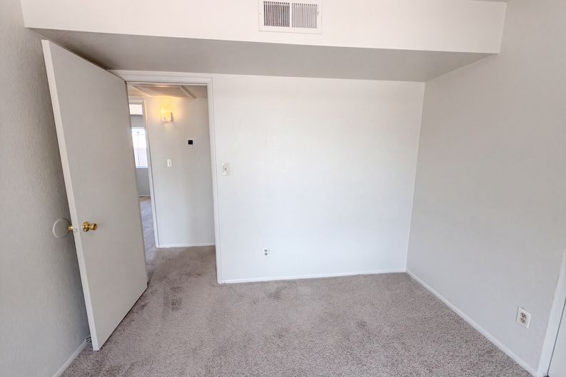 Photo 14 of 27 of 1413 W Behrend Dr, Phoenix, AZ