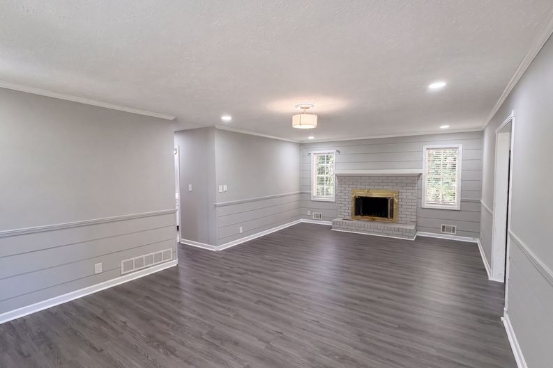 Photo 10 of 17 of 368 Nottingham Way SW, Marietta, GA