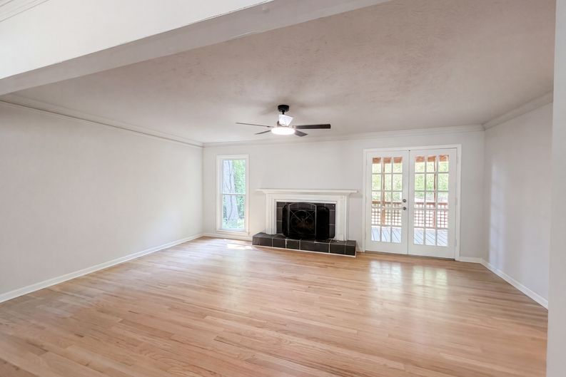 Photo 3 of 22 of 1033 Chestnut Hill Cir SW, Marietta, GA