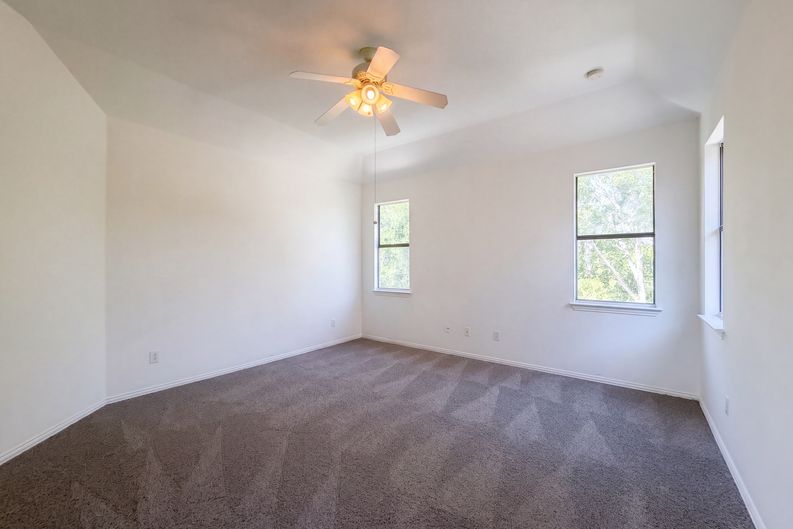 Photo 11 of 23 of 1700 Forsythe Dr, Savannah, TX