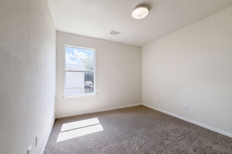 Photo 9 of 22 of 16519 Eaglewood Shadows Dr, Sugar Land, TX