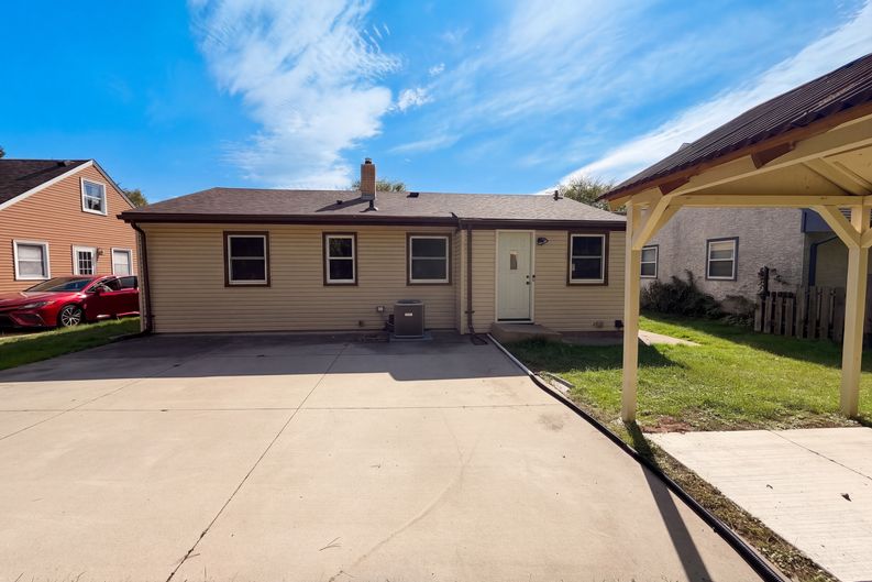 Photo 5 of 30 of 2517 Nokomis Ave, St. Paul, MN