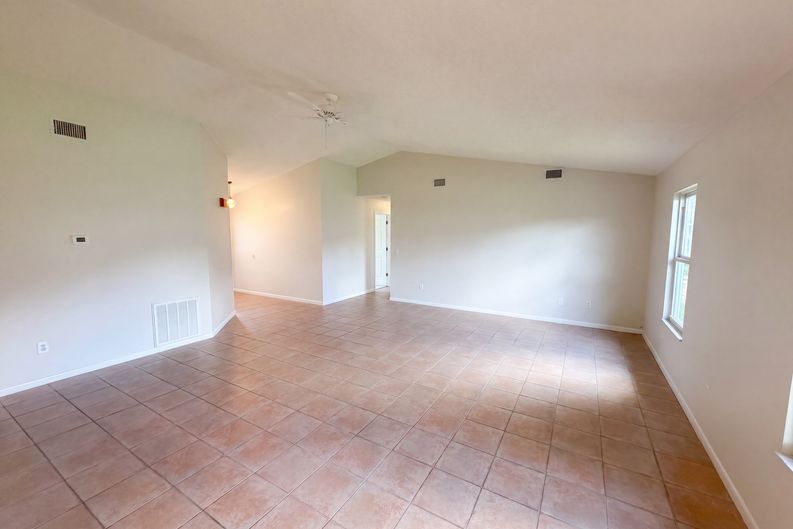 Photo 8 of 28 of 1061 Hunt St NW, Palm Bay, FL