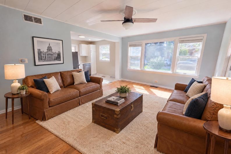 Photo 4 of 20 of 2339 Northgate Ave, Riverside, IL