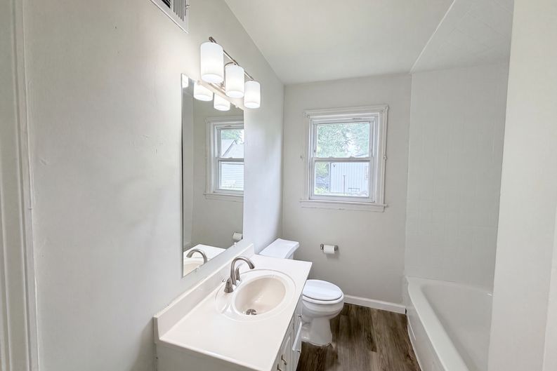 Photo 6 of 17 of 820 Lilly Ln, Cincinnati, OH