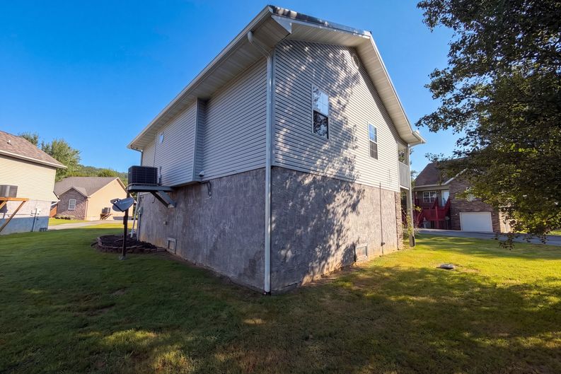 Photo 5 of 28 of 2039 Slippery Rock Cir, Sevierville, TN