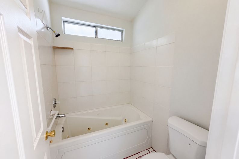 Photo 14 of 18 of 13561 Glacier Cir, Hesperia, CA