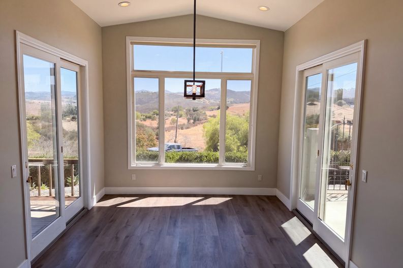 Photo 9 of 42 of 1596 Aldorado Dr, Vista, CA