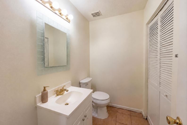 Photo 10 of 31 of 5328 Ridge Forest Dr, Stone Mountain, GA