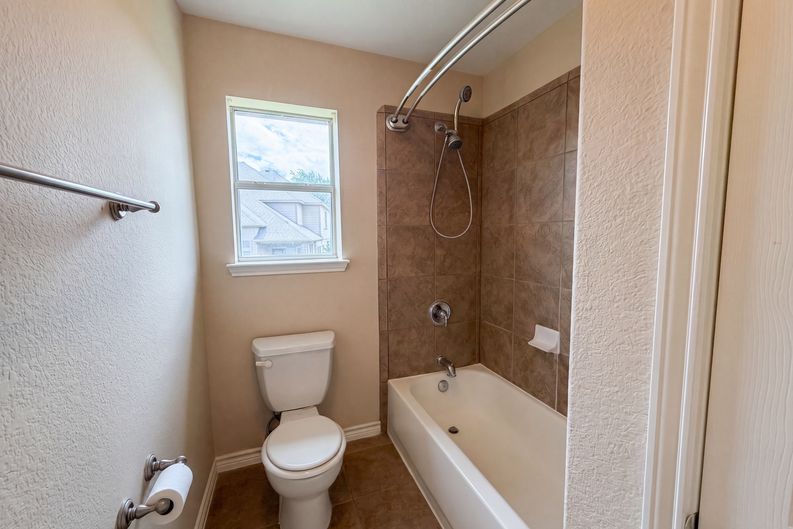 Photo 18 of 25 of 8613 Sunwood Ct, Fort Worth, TX