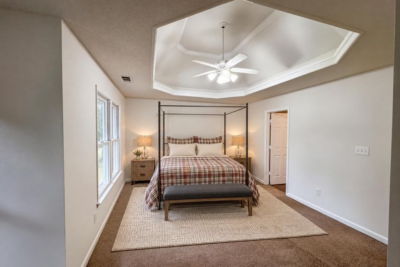 Photo 4 of 23 of 1012 Crown Corners Dr, McDonough, GA