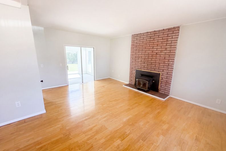 Photo 7 of 16 of 467 Paragon Dr, Troy, MI