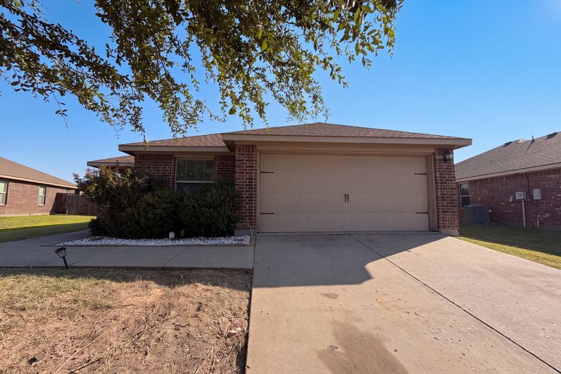 Photo 25 of 27 of 315 Elam Dr, Anna, TX