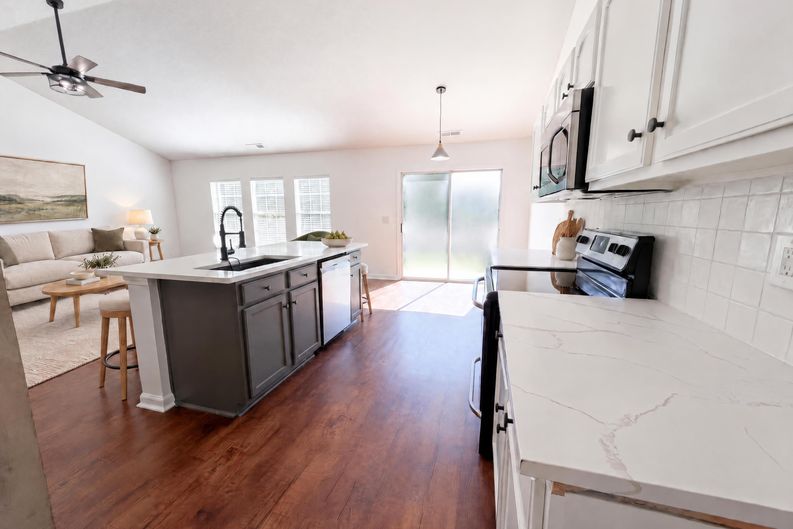 Photo 8 of 20 of 5138 Thornton Dr, Summerville, SC