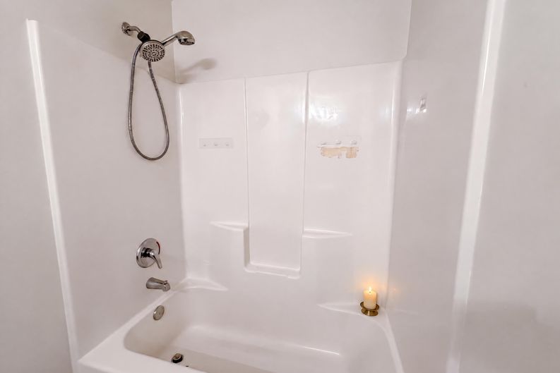 Photo 15 of 23 of 411 Sandybrooke Dr, High Point, NC