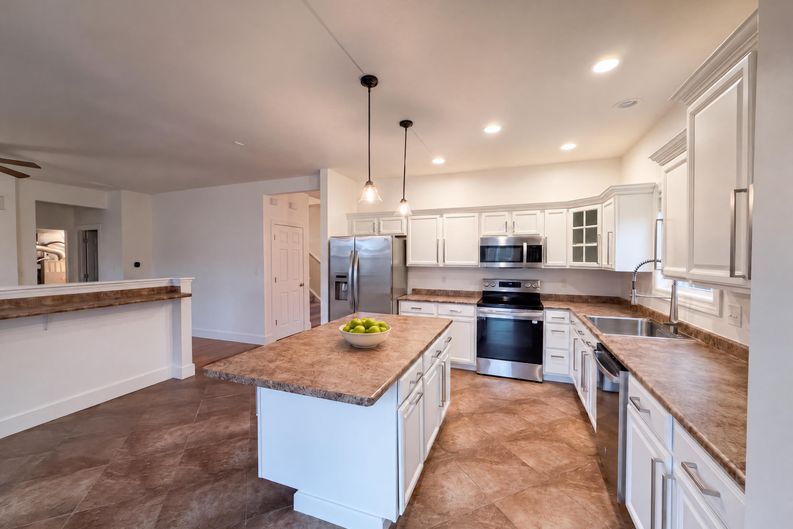 Photo 6 of 33 of 1103 Boxwood Ln, Greenwood, IN