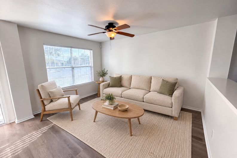 Photo 8 of 30 of 230 Phillips St, Hutto, TX