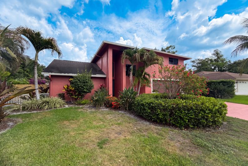 Photo 27 of 47 of 118 Waterway Rd, Royal Palm Beach, FL
