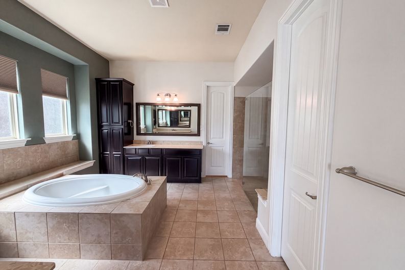 Photo 12 of 21 of 122 Bluehaw Dr, Georgetown, TX