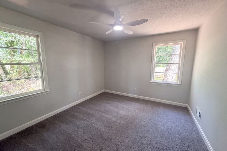 Photo 15 of 27 of 1425 Hollyberry Ln, West Columbia, SC