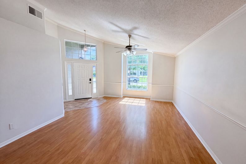 Photo 10 of 34 of 701 Magnolia Creek Cir, Orlando, FL